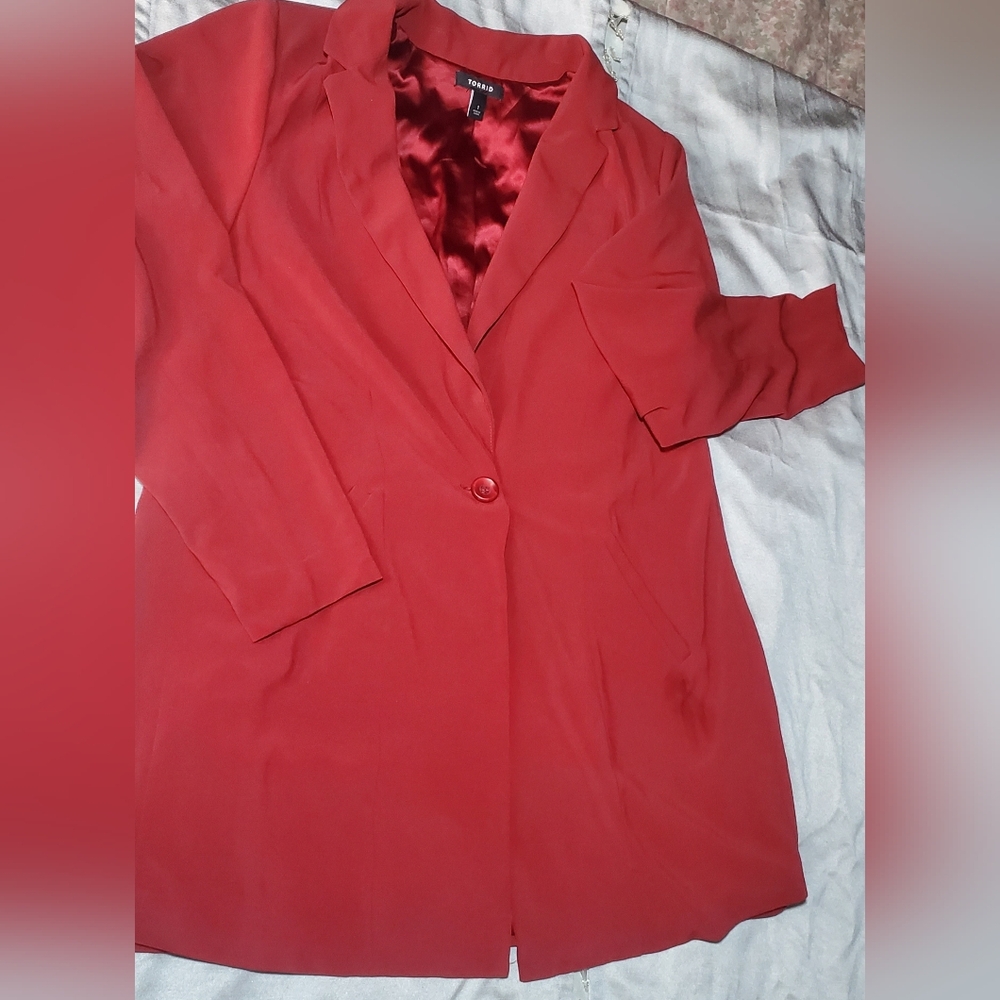 The item shown is a red Torrid blazer, identified by its distinctive crepe Size1